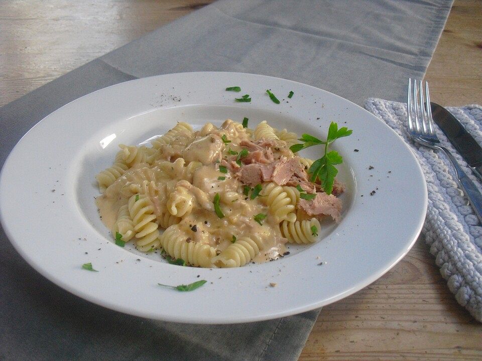 Nudeln mit Thunfisch-Käse-Sahnesoße von Louke| Chefkoch