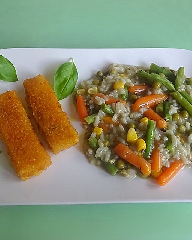 Kräuter-Gemüse-Risotto mit Fischstäbchen