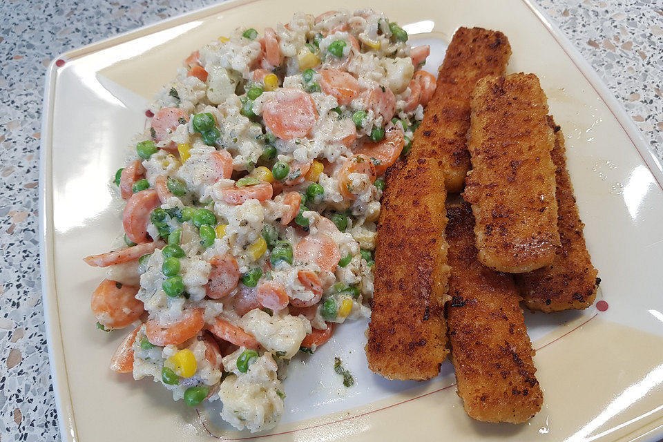 Kräuter-Gemüse-Risotto mit Fischstäbchen