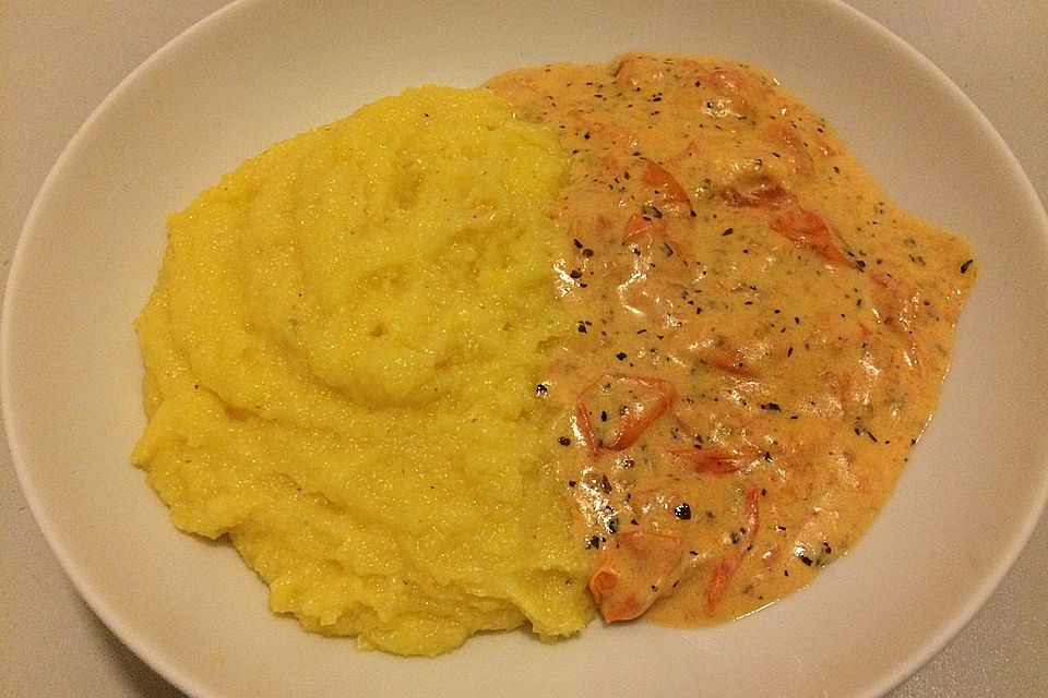 Polenta mit Tomatengemüse und Parmesan