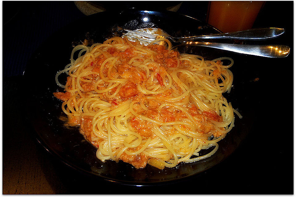 Linguine mit scharfer Thunfisch - Tomaten - Soße