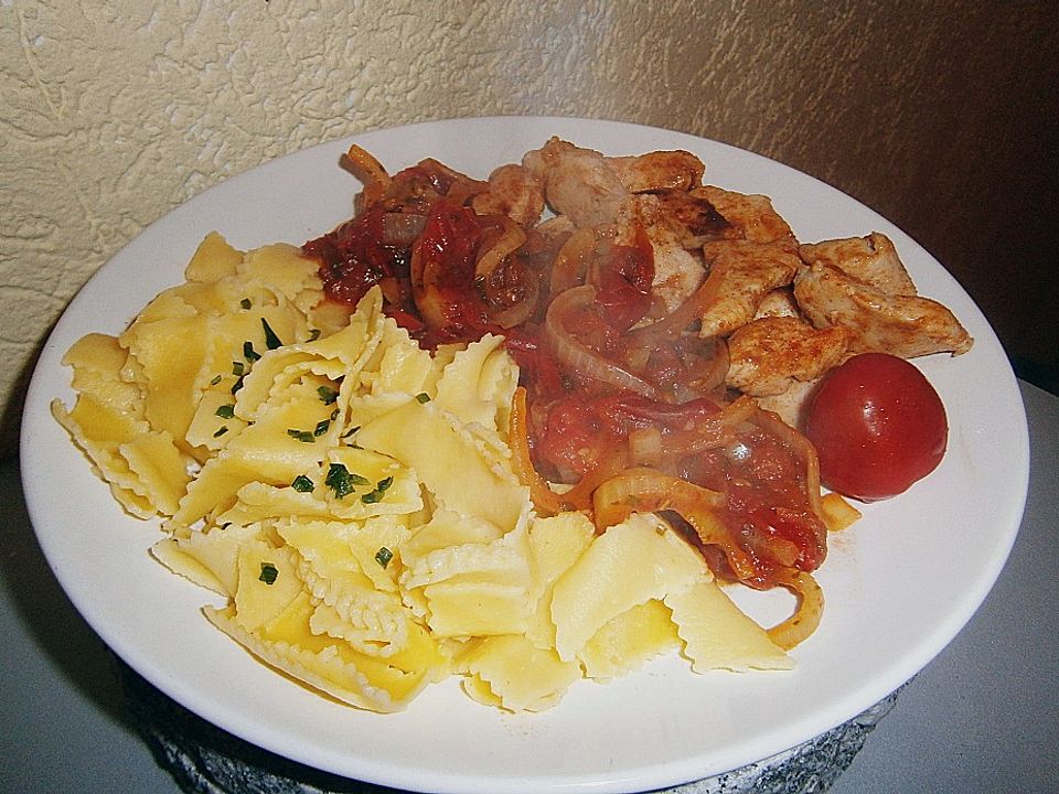 Hähnchengeschnetzeltes an Tomaten-Zwiebel Gemüse| Chefkoch