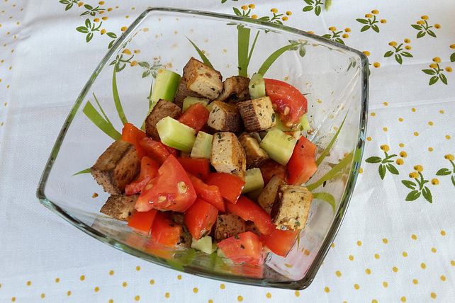 Salat aus rohem Gemüse mit gebratenem Mandel-Nuss-Tofu von Lady_Cuisine ...