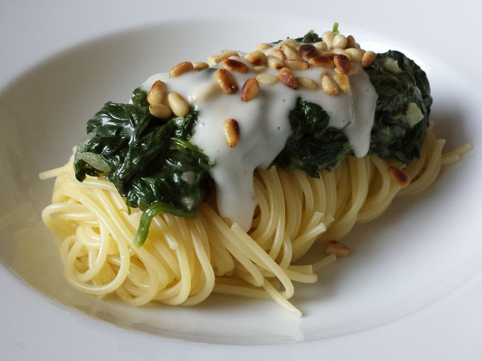 Spaghetti mit veganer Spinat-Sour Cream von KatriinG| Chefkoch