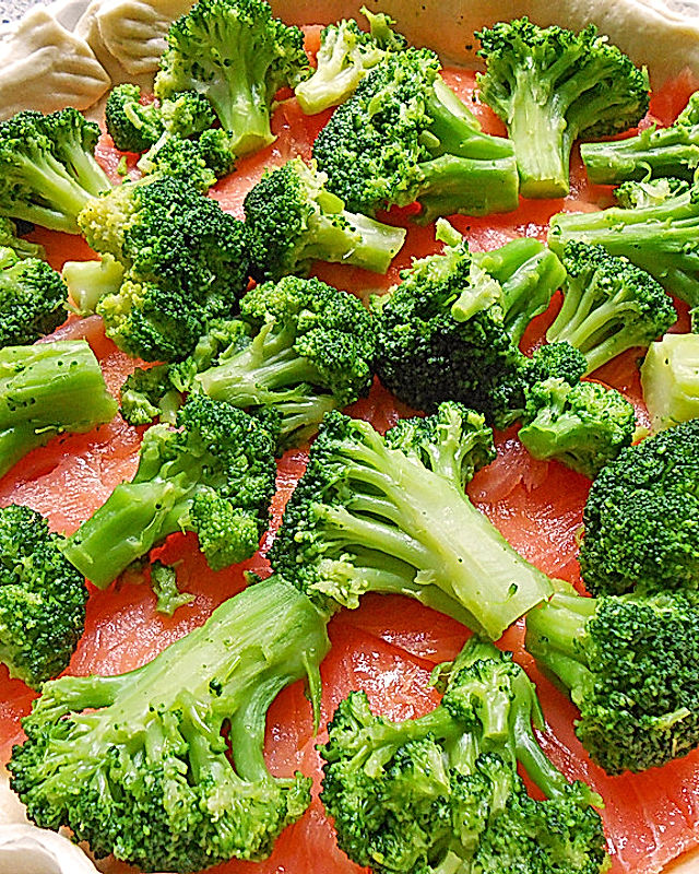 Brokkoli-Quiche mit Rächerlachs