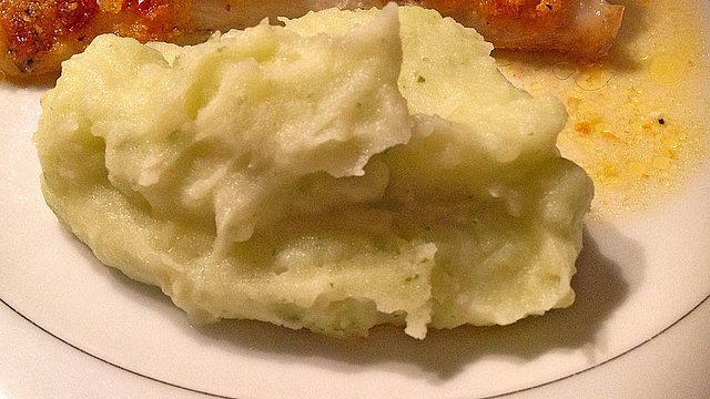 Kartoffelpüree mit Bärlauch-Mandel-Pesto von ManuGro Kartoffelpüree mit Bärlauch-Mandel-Pesto von ManuGro