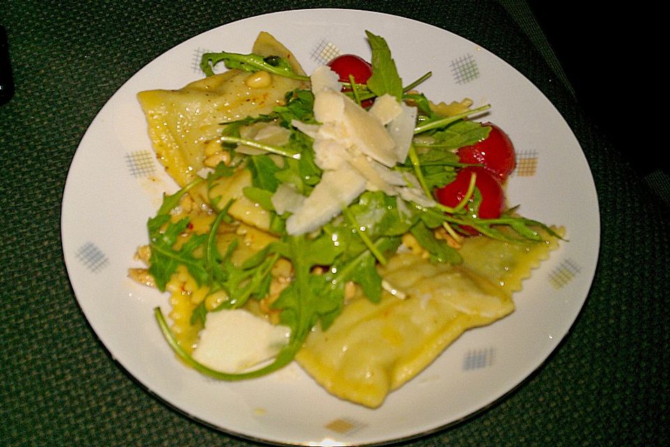 Ravioli con rucola e fantasia