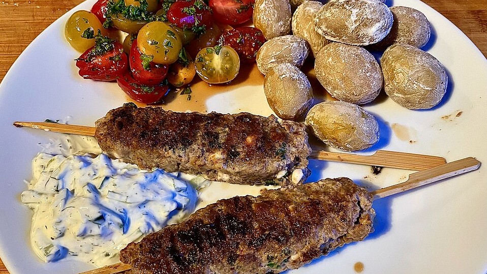 Spieße mit Lammhackfleisch und Schafskäse von DieKalimera