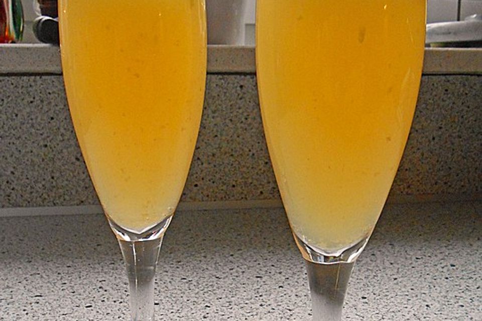 Prosecco mit Apfelsaft und Ingwer