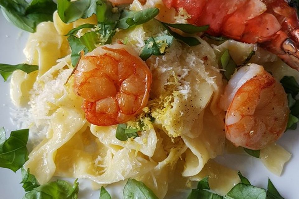 Tagliatelle al Limone mit Garnelen