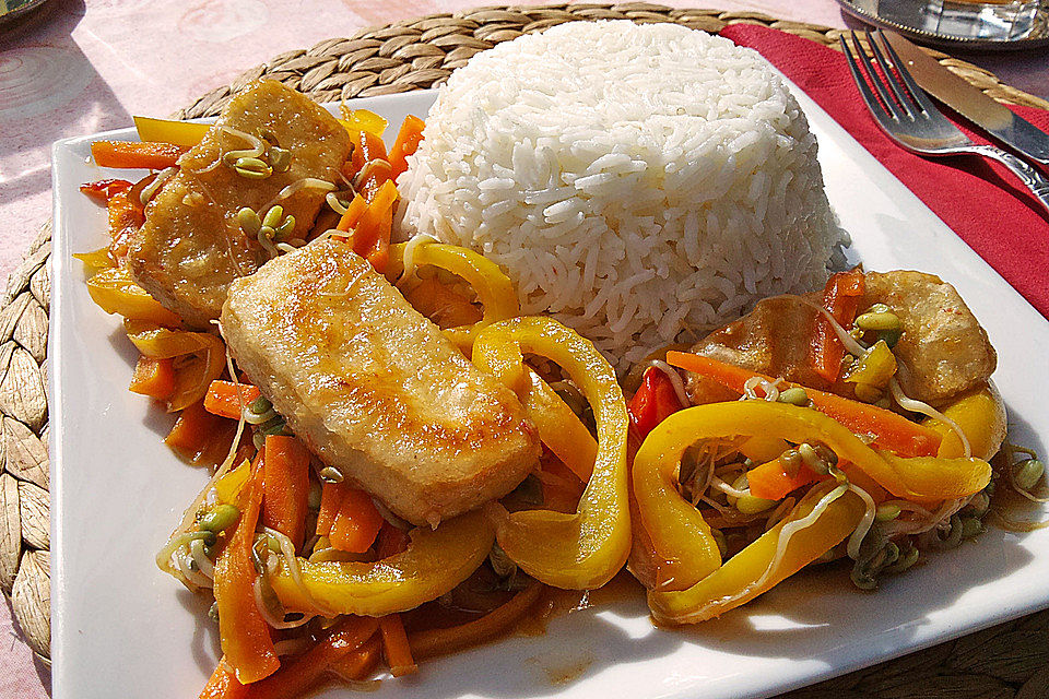 Asiatische Tofu-Gemüse-Pfanne mit Ingwer und Honig