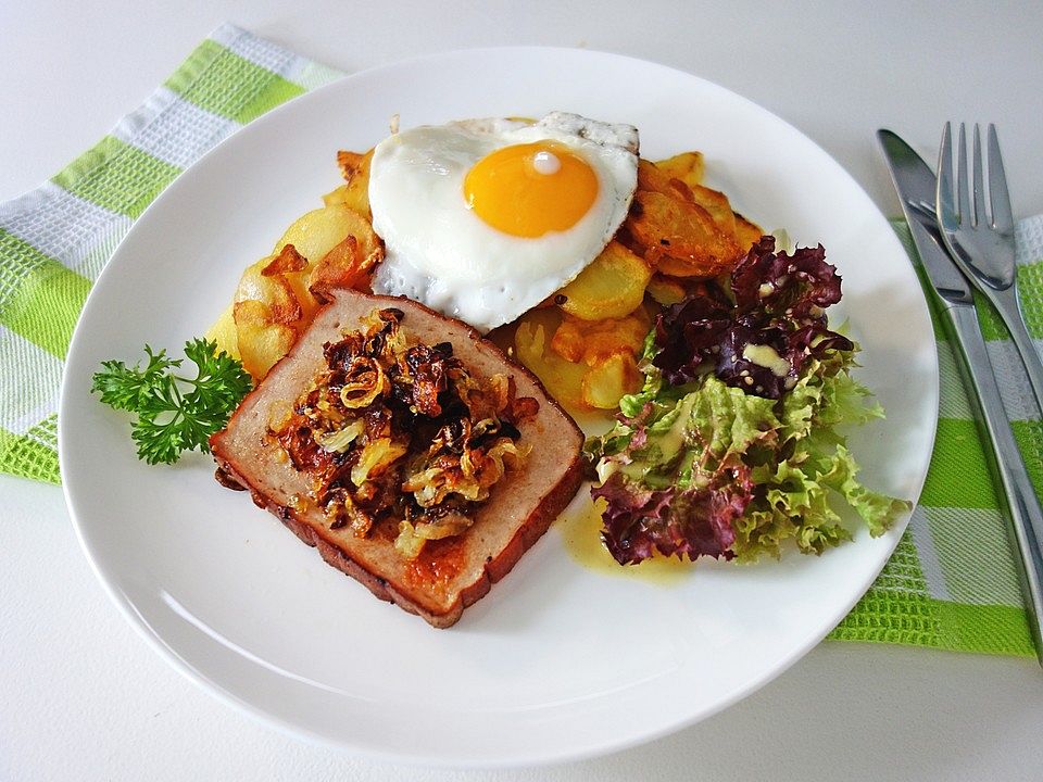 Bratkartoffeln mit Leberkäse und Salat von deutschy| Chefkoch