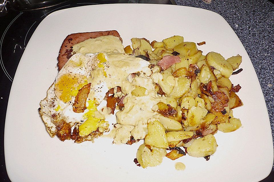 Bratkartoffeln mit Leberkäse und Salat