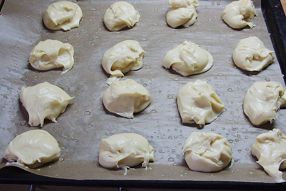 Profiteroles-gefüllte Windbeutel