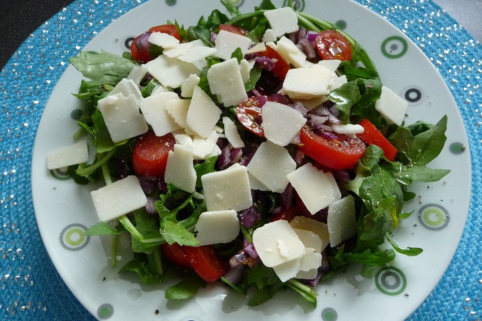 Rauke-Tomaten-Salat mit Balsamicodressing und Parmigiano