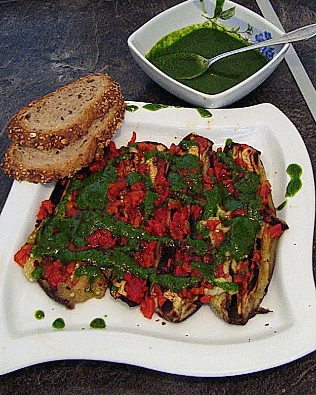 Aubergine-Paprika mit Petersilie-Knoblauch Soße
