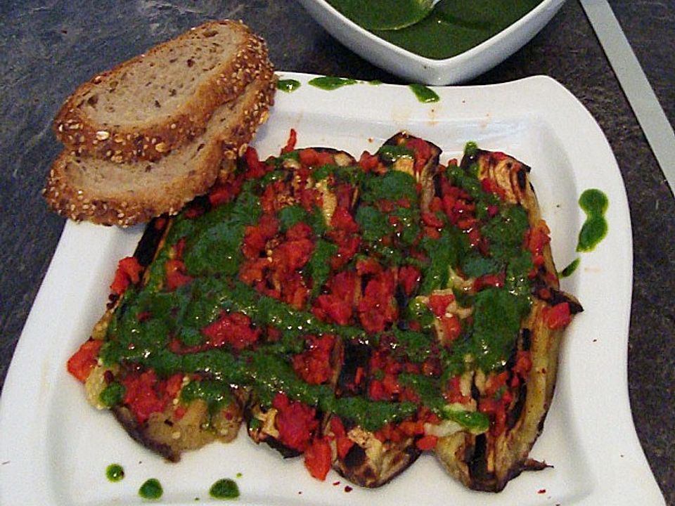 Aubergine-Paprika mit Petersilie-Knoblauch Soße von Entelekta| Chefkoch