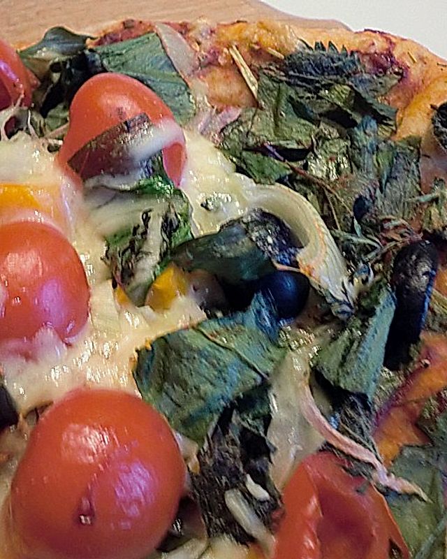 Vegetarische Wildkräuter-Pizza