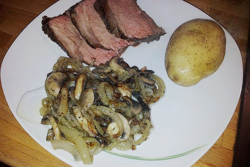 Roastbeef mit Champignons und Zwiebeln