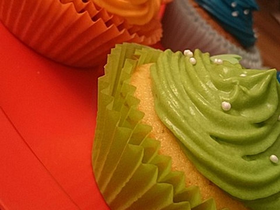 Vanille-Cupcakes mit Vanille-Frosting von Arianda | Chefkoch