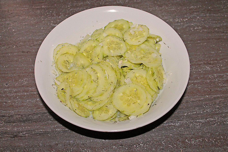 Süßer Gurkensalat