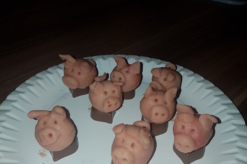 Glücksschweinchen aus Marzipan