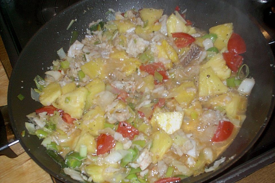 Fisch-Pfanne mit Ananas