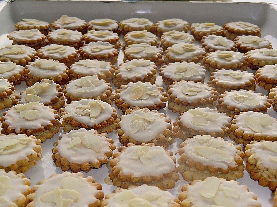 Mandel-Zitronen-Plätzchen mit Amarettocreme von Delphina77| Chefkoch