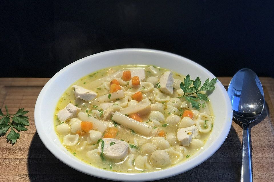 Hühner-Gemüse-Suppe