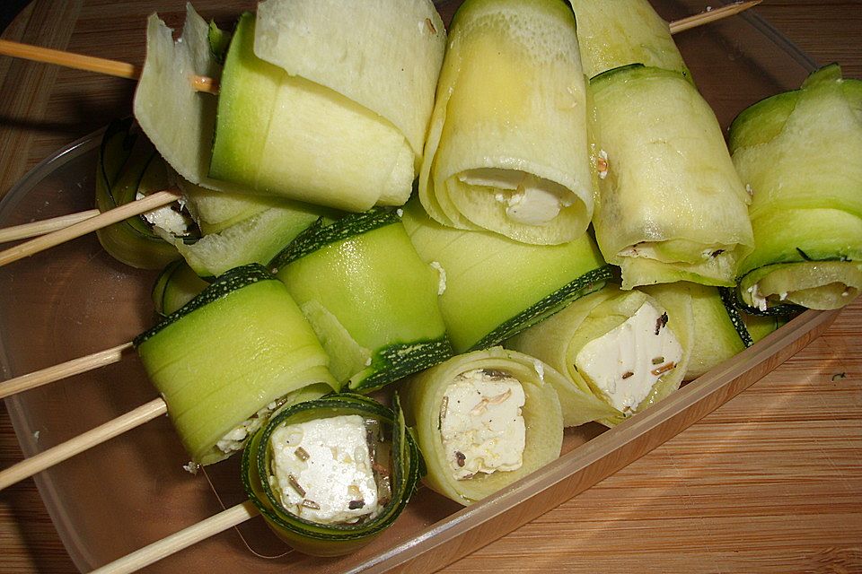 Zucchini-Feta Spieße mit Anti-Vampir Marinade