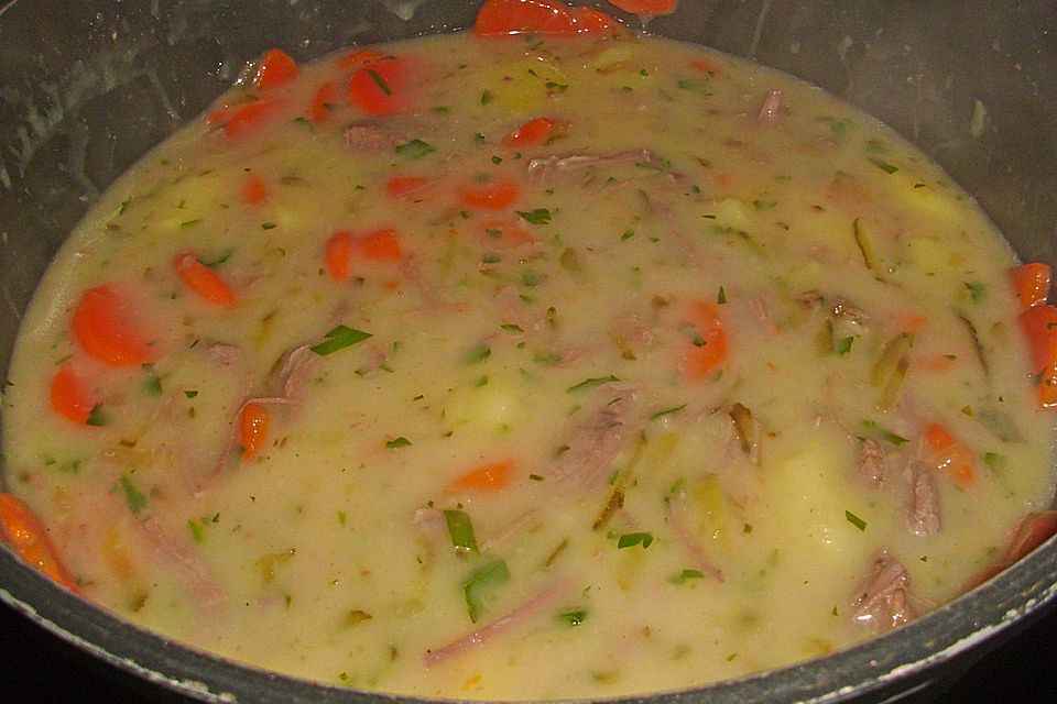 Polnische saure Gurkensuppe