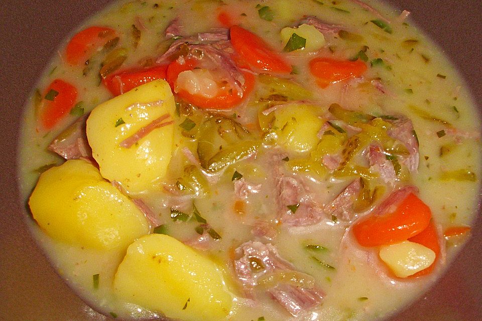 Polnische saure Gurkensuppe