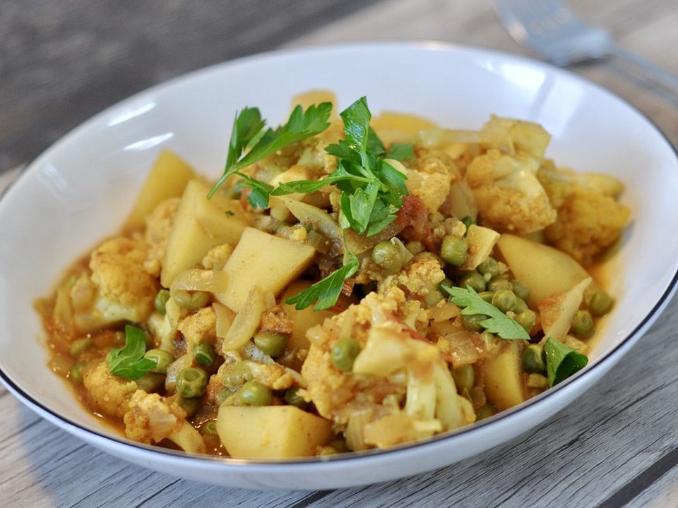 Indischer Blumenkohl mit Kartoffeln und Erbsen von Jonathan12345| Chefkoch