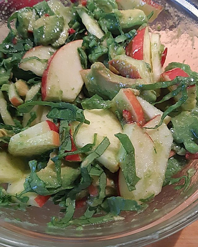 Apfel-Avocado-Salat mit Sauerampfer-Vinaigrette