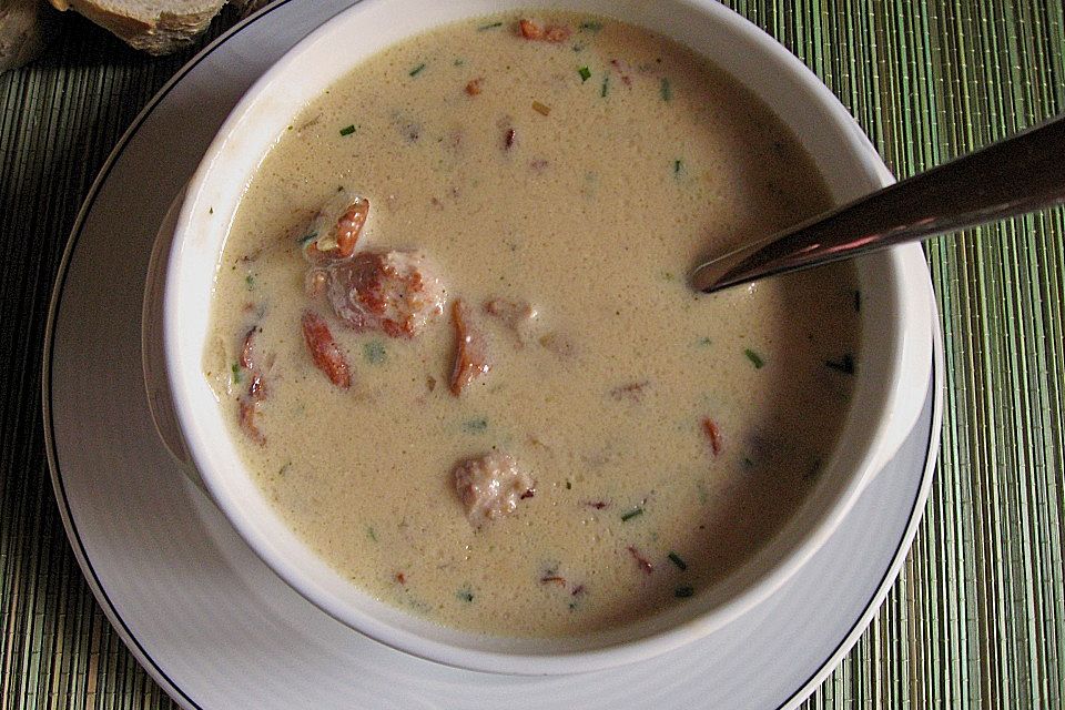 Käsesuppe mit Pfifferlinge und Fleischklößchen