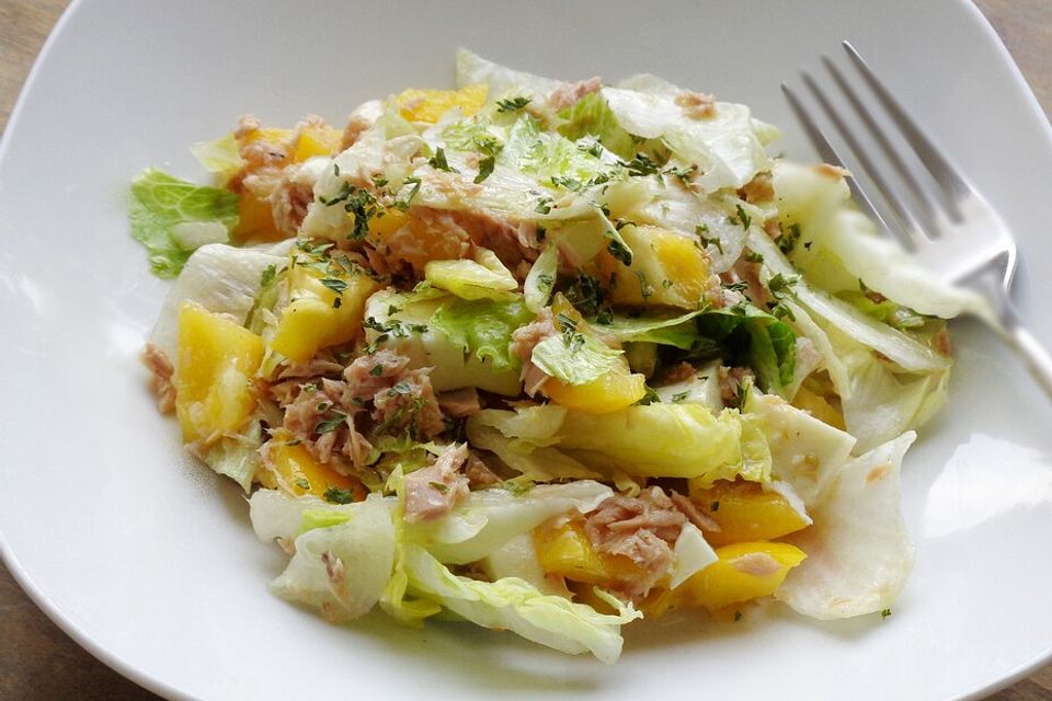 Eisbergsalat mit Thunfisch und Mozzarella