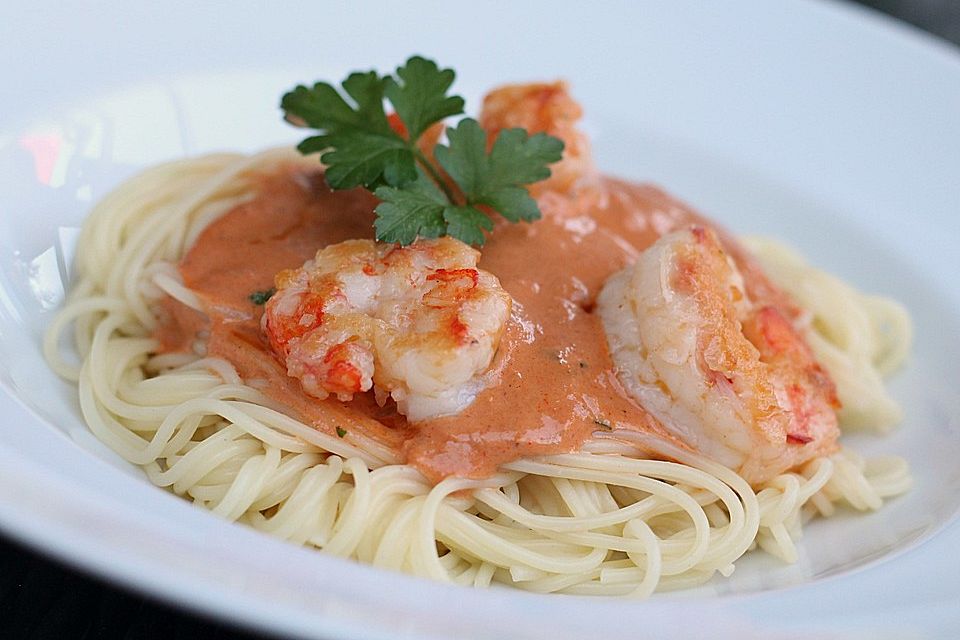 Garnelen-Spaghetti mit feuriger Cognac-Sahne-Sauce