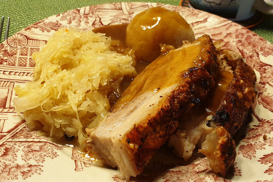 Bayrisches Krusten-Wammerl mit Sauerkraut  à la Maggler