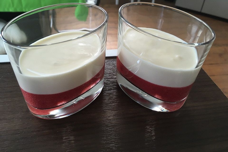 Erdbeer-Mousse rot-weiß