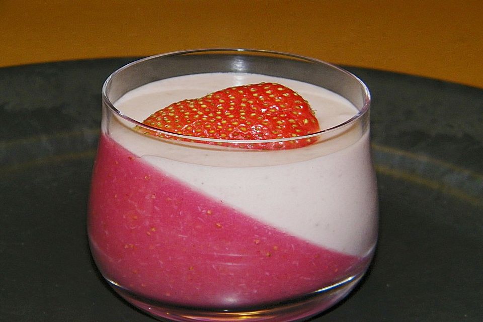 Erdbeer-Mousse rot-weiß