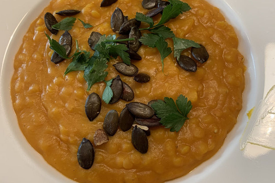 Kürbissuppe mit roten Linsen