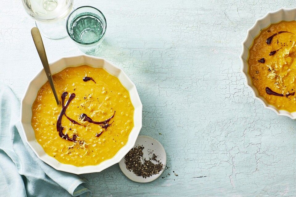 Kürbissuppe mit roten Linsen