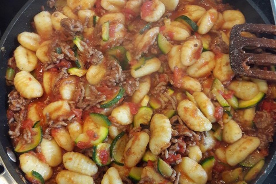 Gnocchi mit Hackfleisch-Joghurtsoße