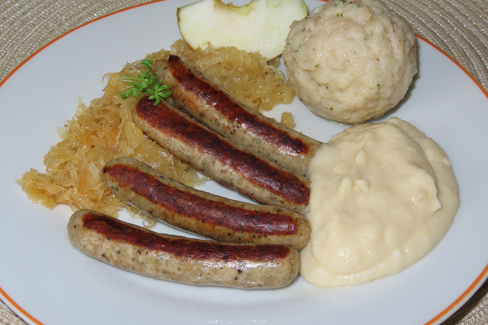 Nürnberger Rostbratwurst mit Apfelcreme