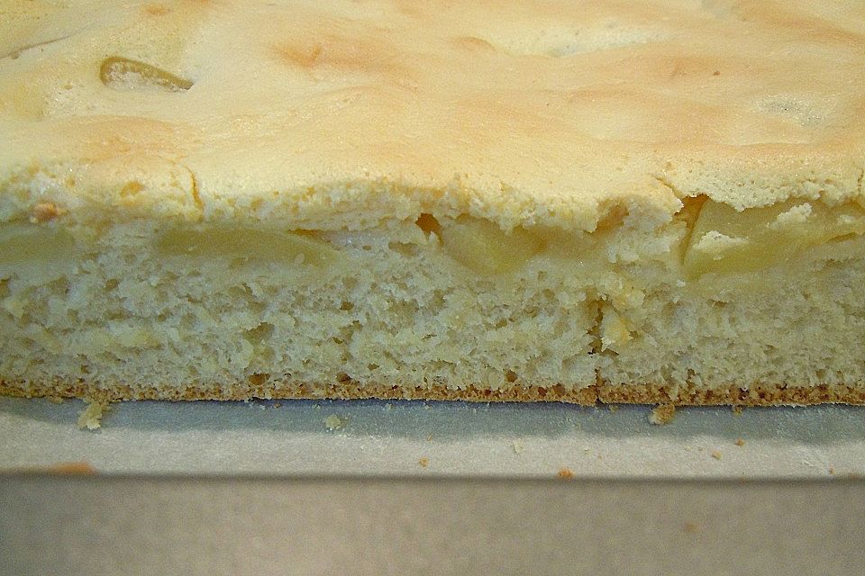 Apfelkuchen aus Germteig