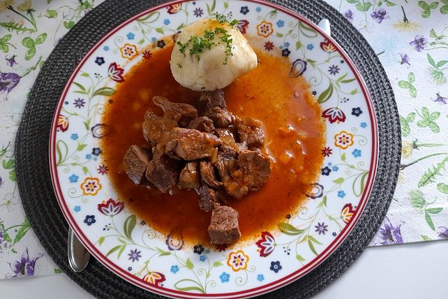 Gulasch nach Hausmacher Art von blondesDornröschen| Chefkoch