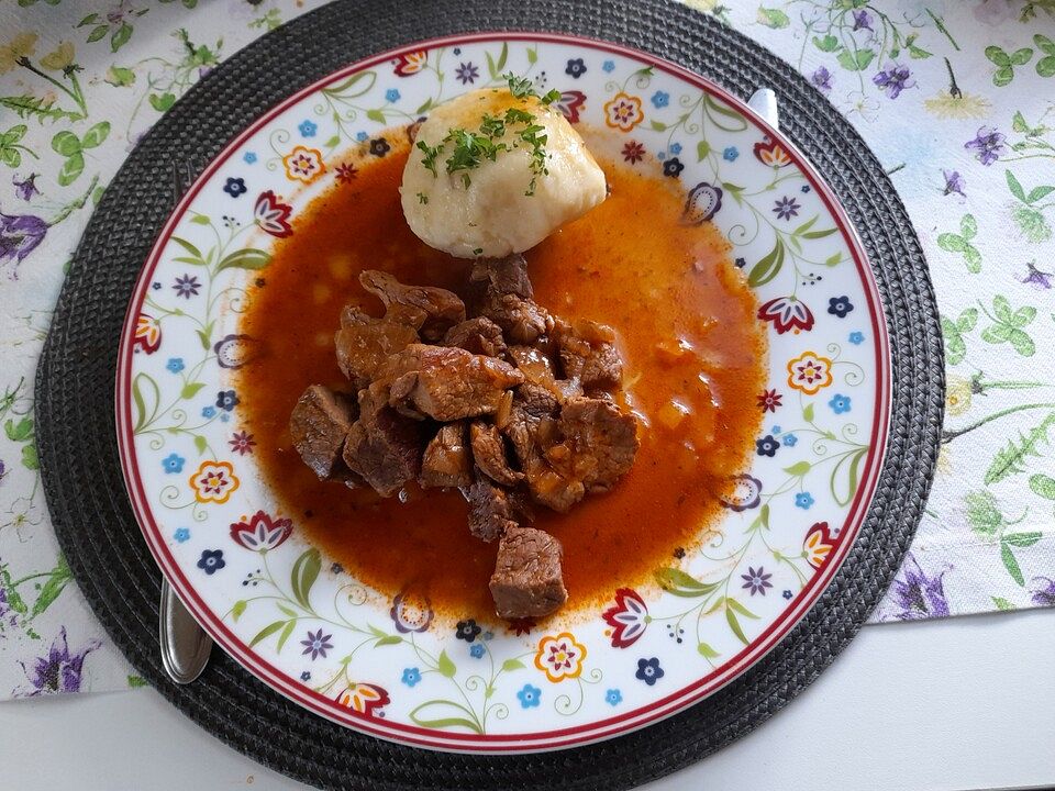 Gulasch nach Hausmacher Art von blondesDornröschen| Chefkoch