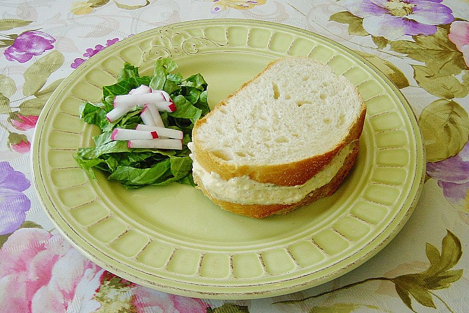 Weißbrot gefüllt mit einer feinen Frischkäsecreme