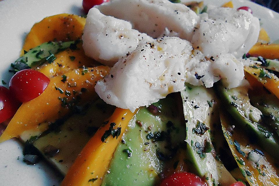 Avocado-Mango Salat mit Fisch