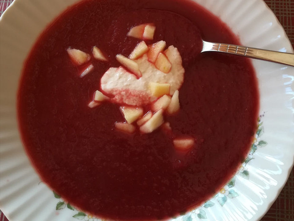 Rote - Bete Suppe mit Meerrettich und Apfelwürfeln von Tamarina| Chefkoch